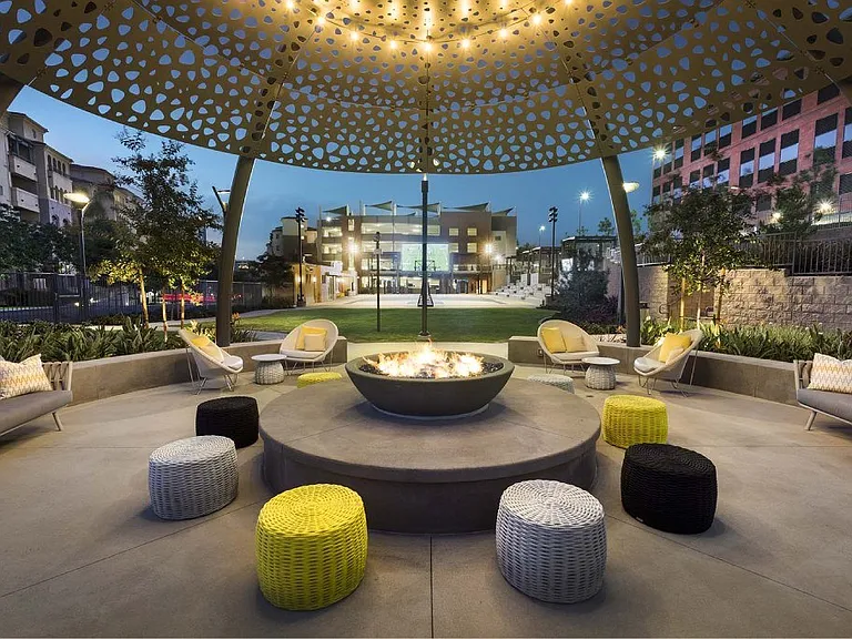 360 Luxury Apartments — Photo 8
