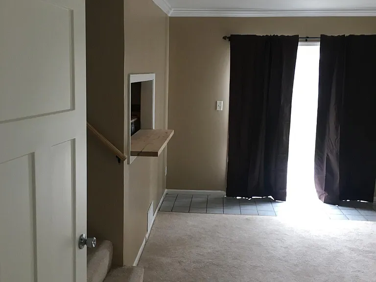 2465 Indianola Ave — Photo 16