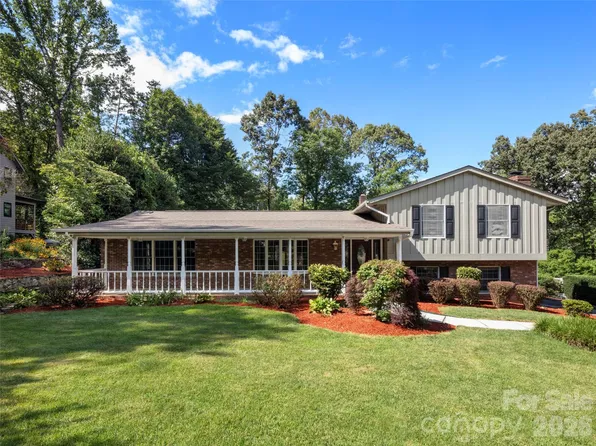 8 English Pl, Candler, NC 28715
