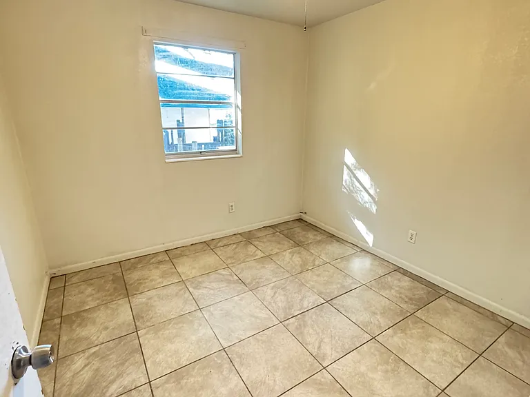 1307 Belair Rd — Photo 11