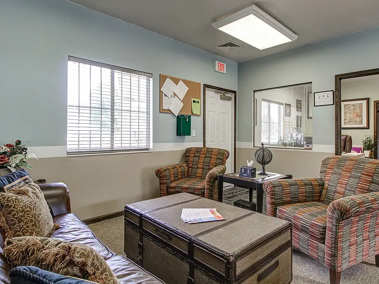 Emerald Park Apartments — Photo 20