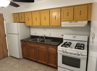 10404 Michael Todd Ter APT 1E, Glenview, IL 60025