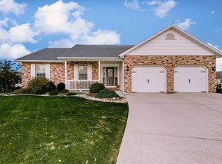 345 Regency Ct, Highland, IL 62249