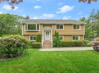 11 Orlando Pl, Norwalk, CT 06854