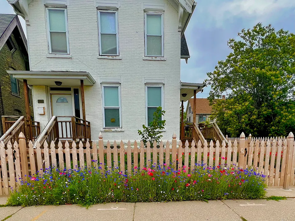 2116 N Holton St #UPPER