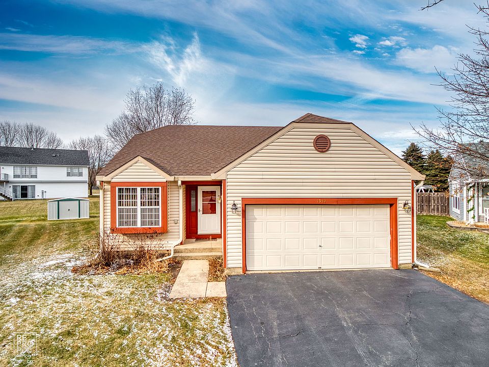 1st image of 1932 Isle Royal Ln
