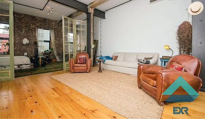 Rented by EXR | media 32