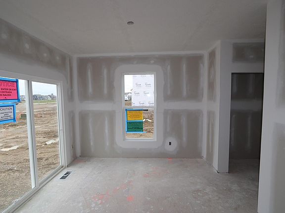 5th image of 989 Centerbeam Ave