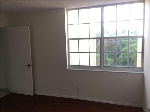 4th image of 9440 Live Oak Pl #1