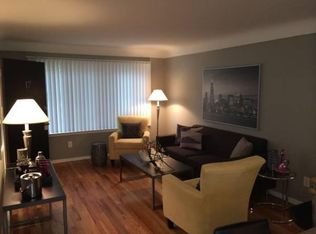 2152 Vernier Rd, Grosse Pointe Woods, MI 48236