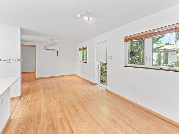 4th image of 718 NE 87th St #2