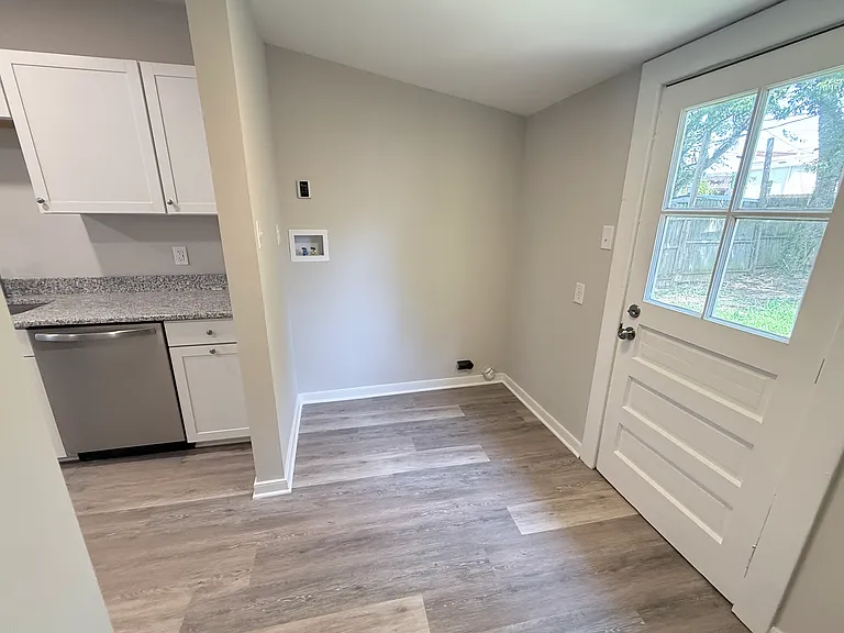 3434 Parkwood Ave — Photo 9