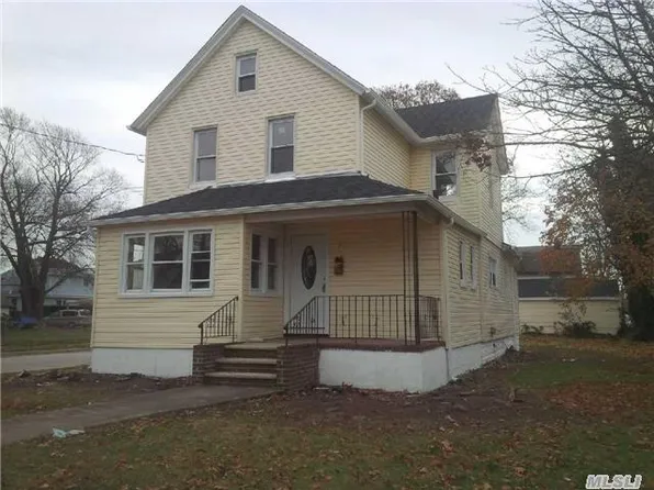 78 E Milton St, Freeport, NY 11520