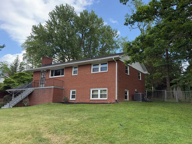 556 Orchard St NW — Photo 1