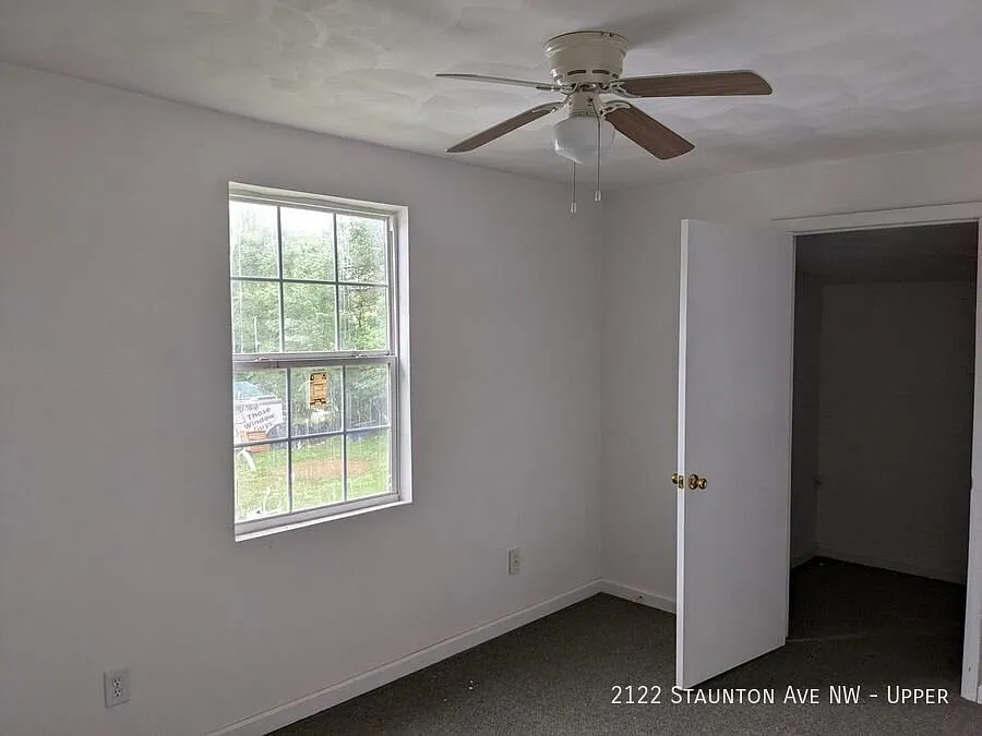 2 Bedroom Upstairs Apartment Ready For Viewing! — Photo 4