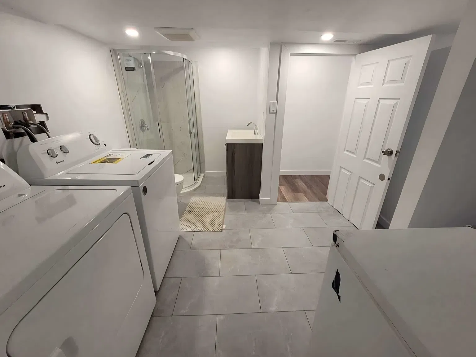 Room 7 - 62 Ontario St — Photo 2