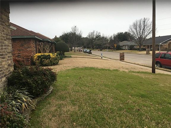 3rd image of 404 E Grubb Dr