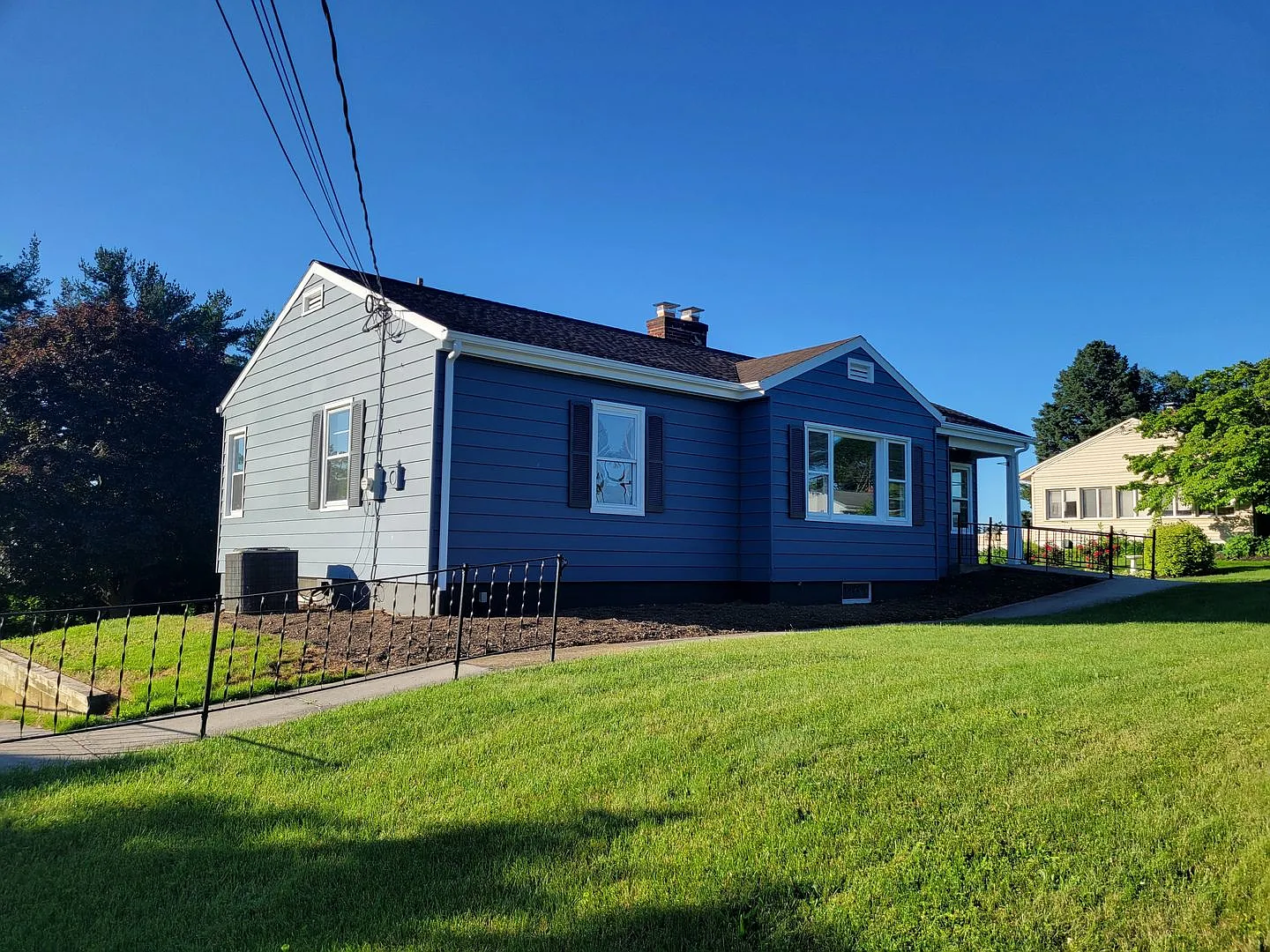 3+ Bedroom 3 bath Ranch in Mechanicsburg-Finished Basement, Multi Car Parking — Photo 3