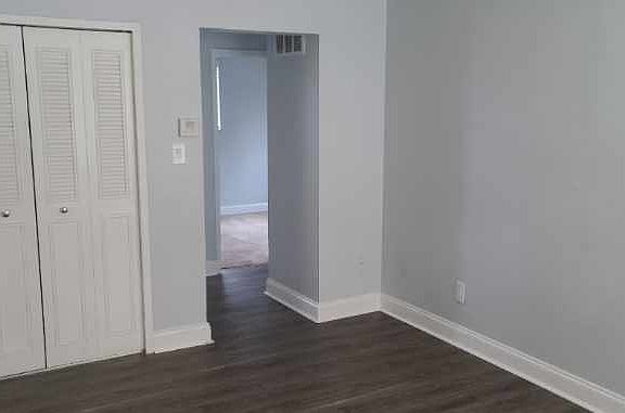 4762 livingroom and hallway_01182023