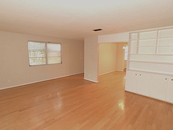 2nd image of 1219 Knobb Hill Dr