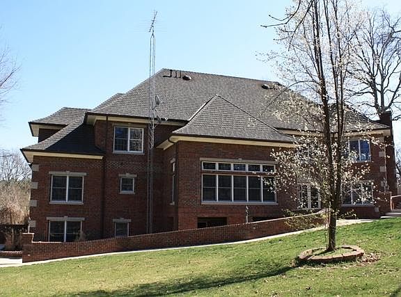 4th image of 801 S Oakwood Dr