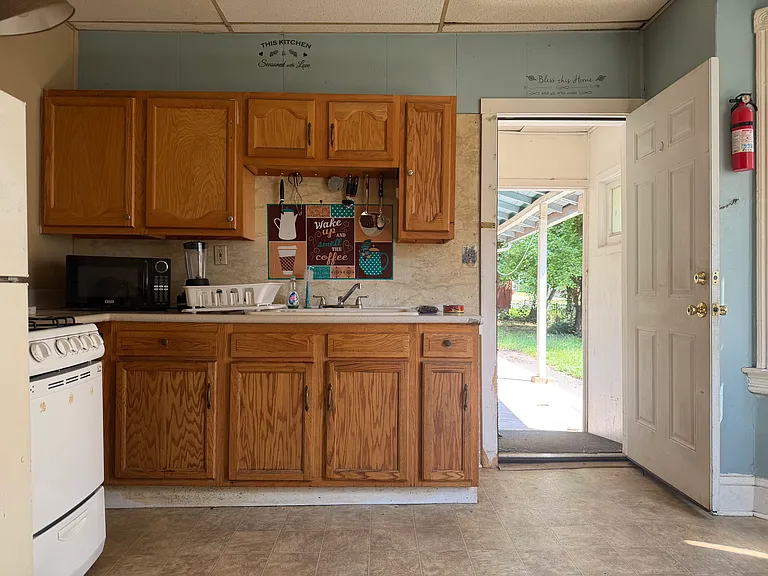 325 Chestnut St #B — Photo 6