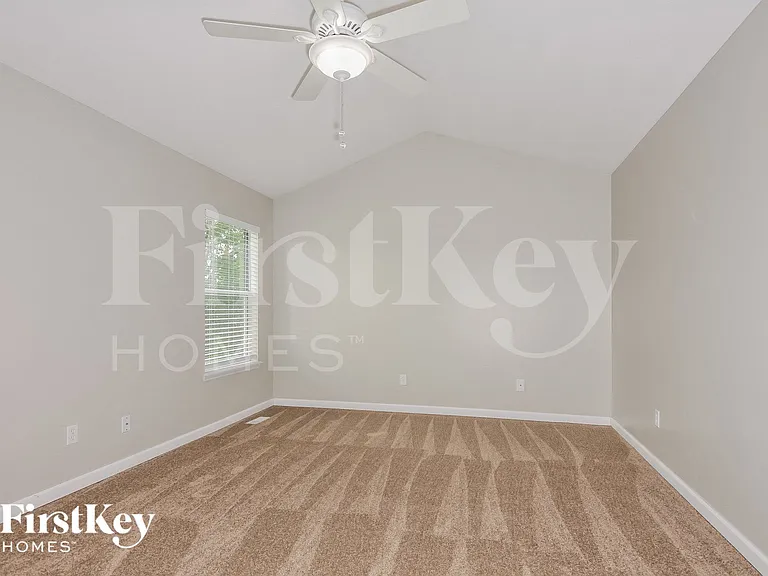 124 Royallsprings Pkwy — Photo 12