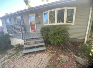 730 16th St, Bettendorf, IA 52722