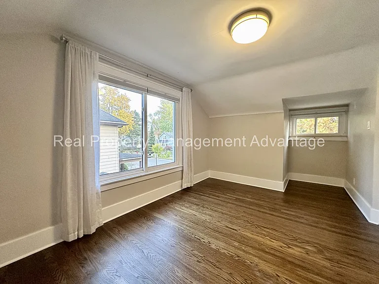 310 W Hazelhurst St — Photo 23