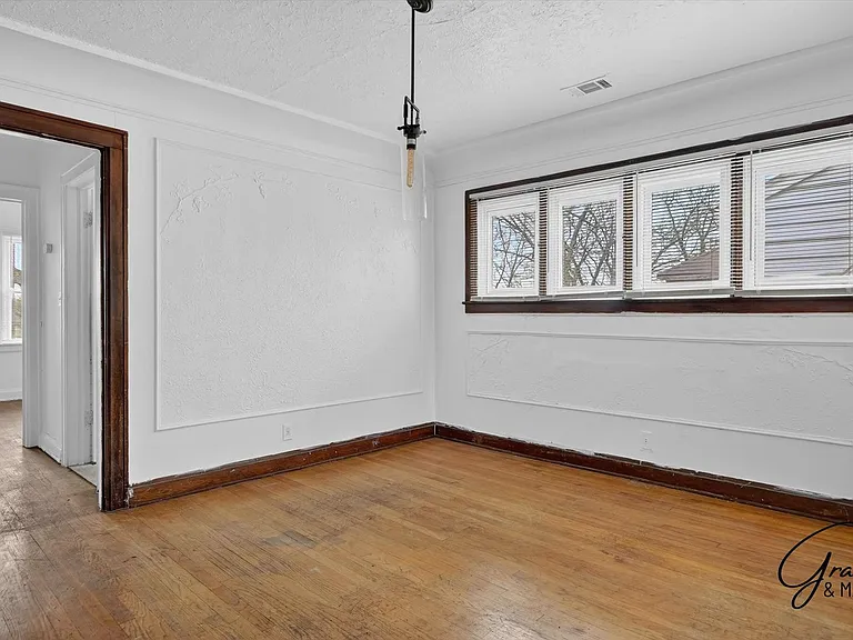 10343 - 10345 Crocuslawn St - Pura Vida Properties — Photo 6