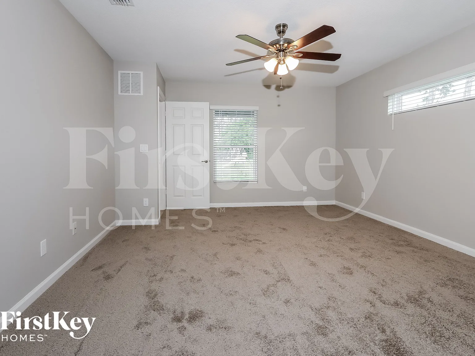 4 bed, 2.0 bath, 1833 sqft, $3,065 — Photo 4