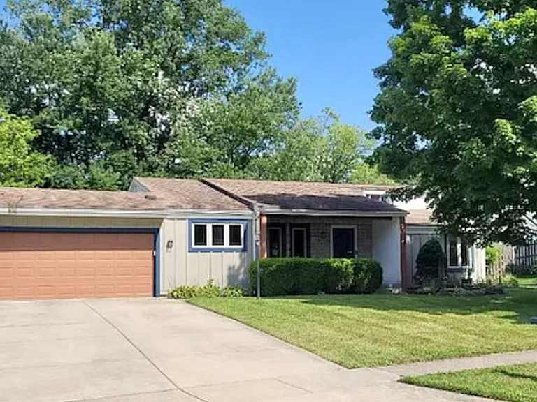 818 Eastchester Dr — Photo 2