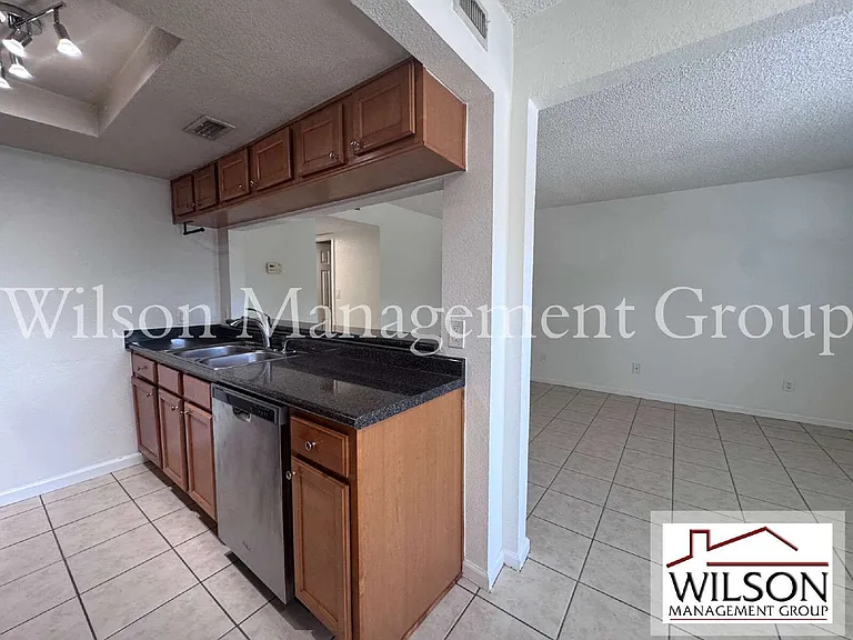 115 E Smith St #8 — Photo 6