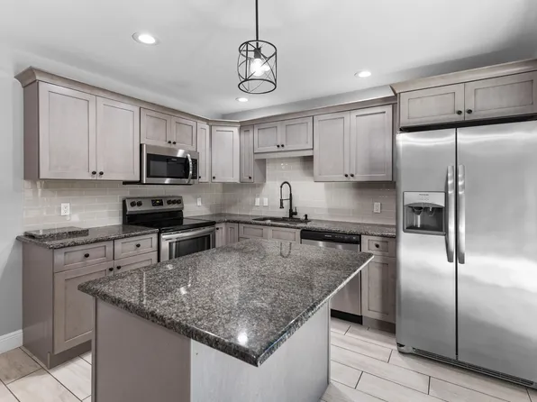 2302 SE Round Table Drive #B, Port St Lucie, FL 34952