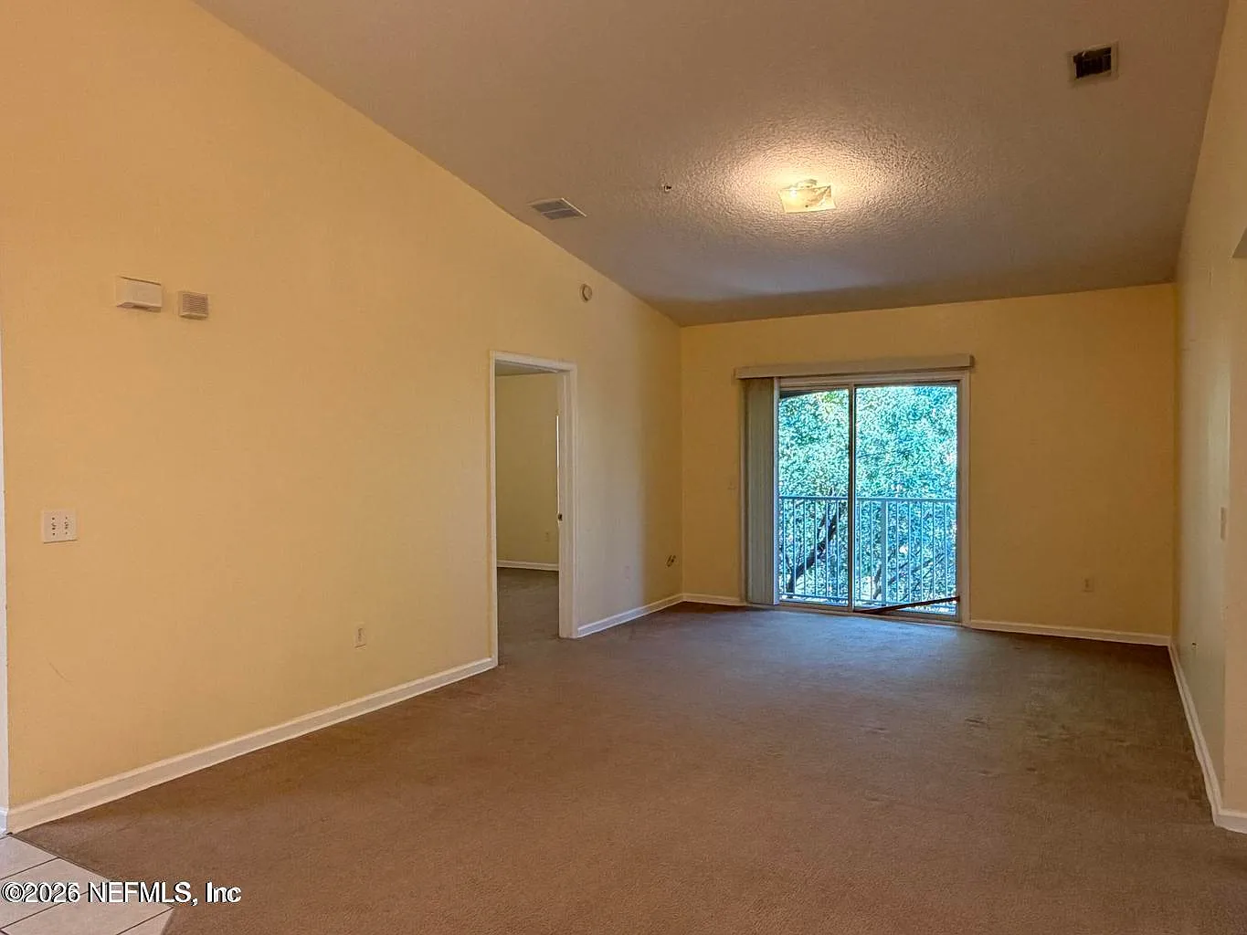 3 bed, 2.0 bath, 1157 sqft, $1,350 — Photo 4