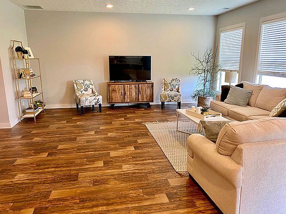 4th image of 6231 Pavilion Dr