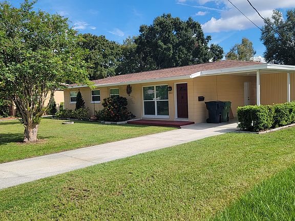 Charming ranch home. 1/4 acre lots. X2 more outdoor space than most Tampa homes.