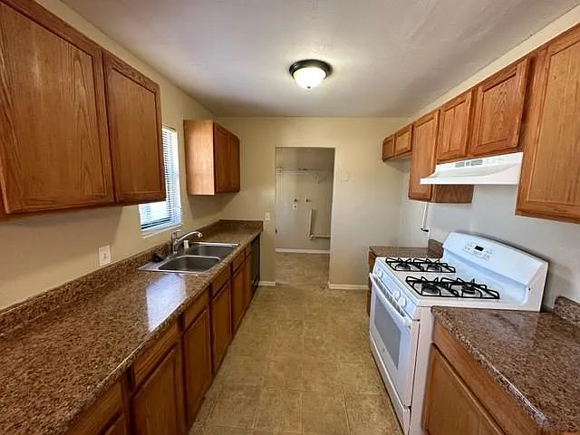 44118 Kingtree Ave — Photo 6