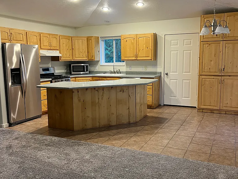 160 W 200 N — Photo 4