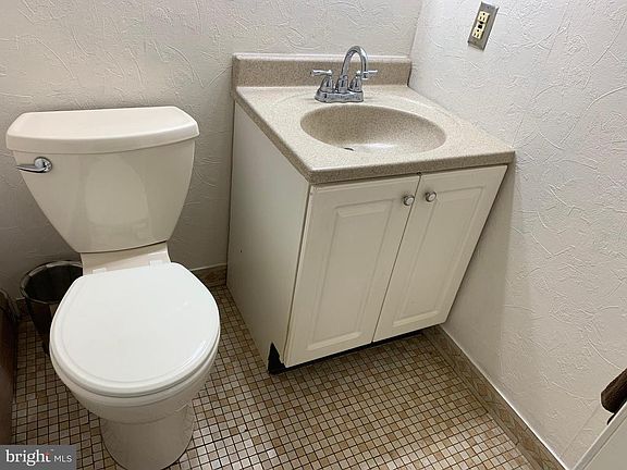 4th image of 1610 Acorn Dr