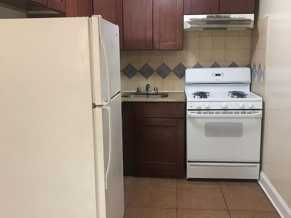 2nd image of 2111 Belmont Ave #3F