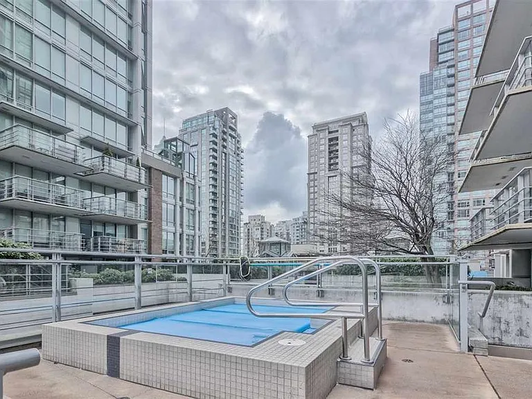 565 Smithe St #100X — Photo 17