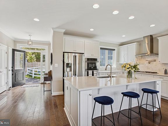 3rd image of 6031 Florence Ln