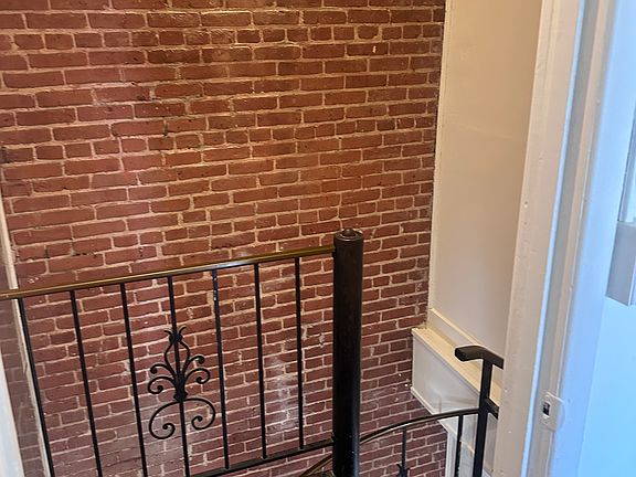 5th image of 24 E Eager St APT 2R