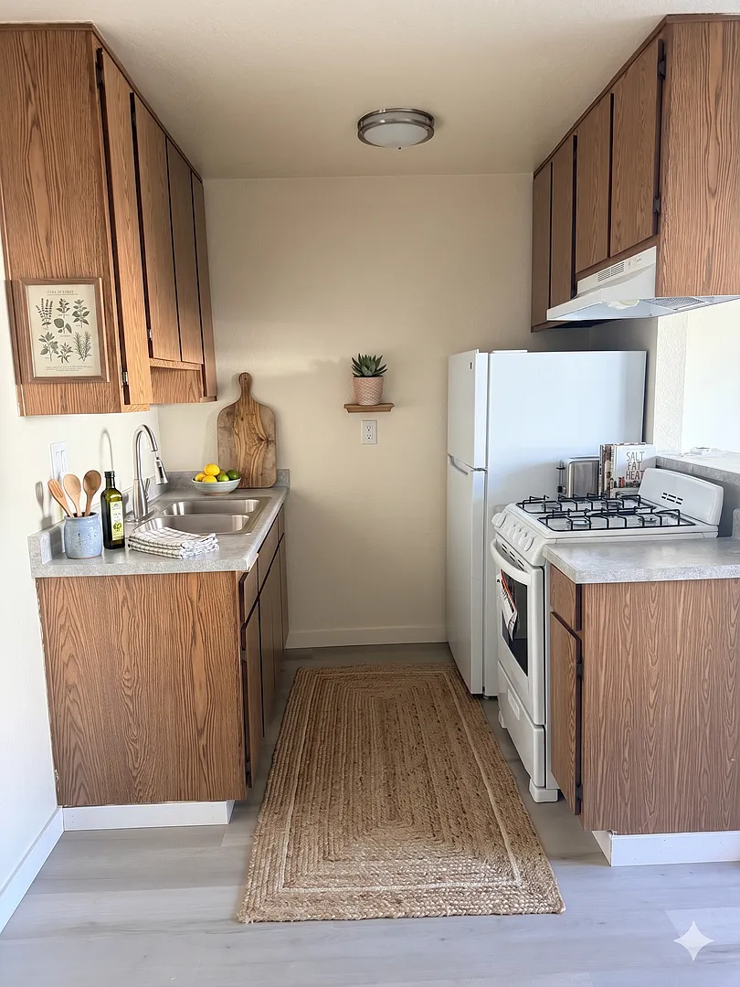 Welcome to 10042 Commerce Ave- Comfortable Living in the Heart of Tujunga — Photo 4