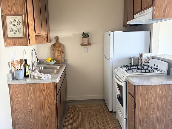 4th image of 10042 Commerce Ave #12
