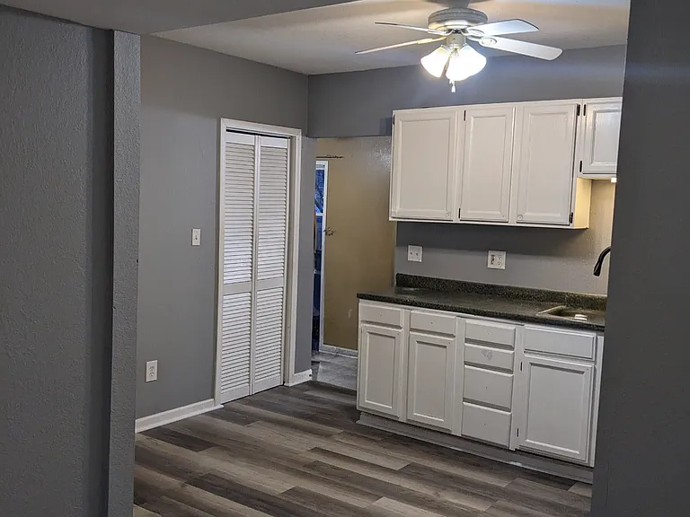 208-210 Cherry St #208 — Photo 7