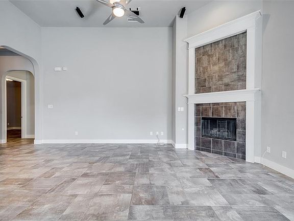 5th image of 8441 La Fontaine Dr