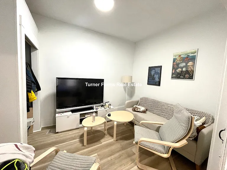 254 Windsor St #2 — Photo 4
