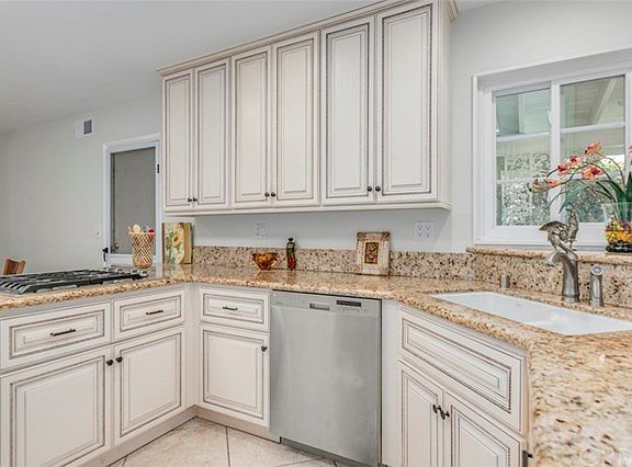 4th image of 3101 W Teranimar Dr